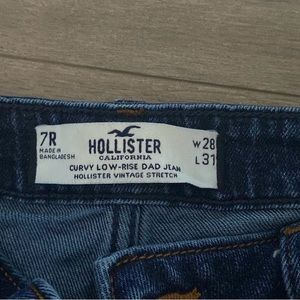 Hollister low rise dad jeans never worn. Size 7r